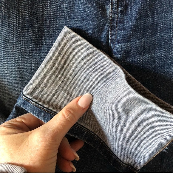 Joe’s Jeans crop style with sewn flip hem medium Wash zip up stretchy size 32 - Picture 2 of 8